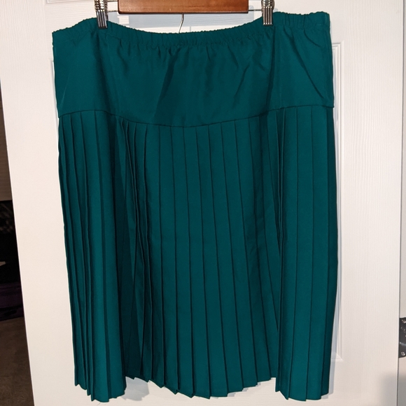 Plus Size Vintage Pleated Schoolgirl Skirt - Picture 4 of 8